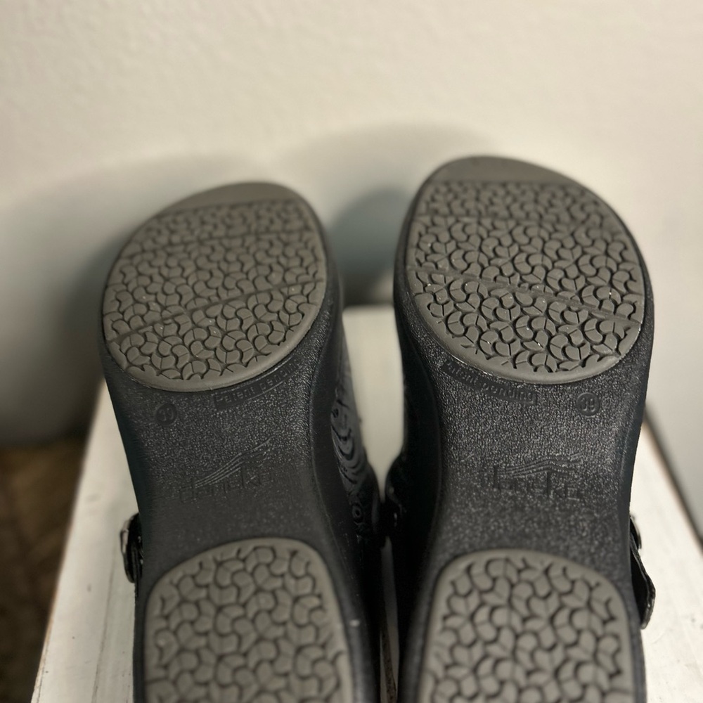 Dansko Black Embossed Leather Clogs Sz 39 EU 8.5-9 US - Picture 5 of 6